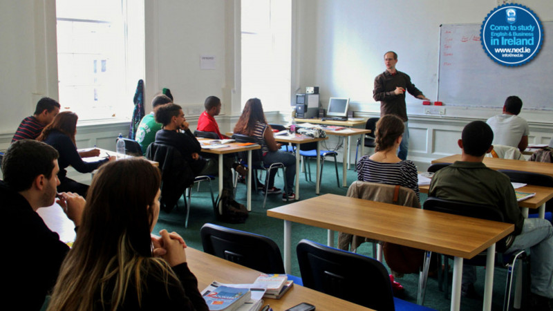 NED-Dublin-Estudantes-durante-Aula